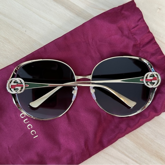Gucci oversized oval sunglasses with case drawstring bag and cleaning cloth - Picture 10 of 14